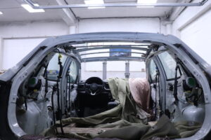 Заміна полотна даху, рихтування та фарбування Kia Soul у Дніпрі — Ракурс №4