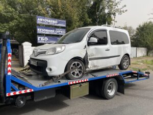 Вирівнювання Renault Kangoo в Дніпрі — Ракурс №1